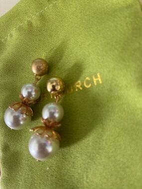 Tory Burch Pearl Drop Dangle Earrings in Cream and Gold